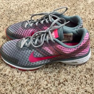 NIKE WOMENS FLYWIRE DUAL FUSION PINK AND GRAY RUNNING SHOES